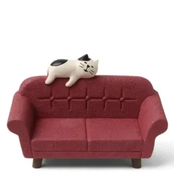 Outlet MIYA Company Figurine Cat On Red Sofa